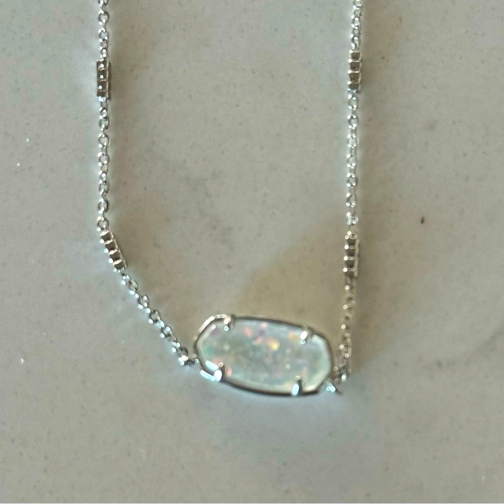 Kendra Scott necklace